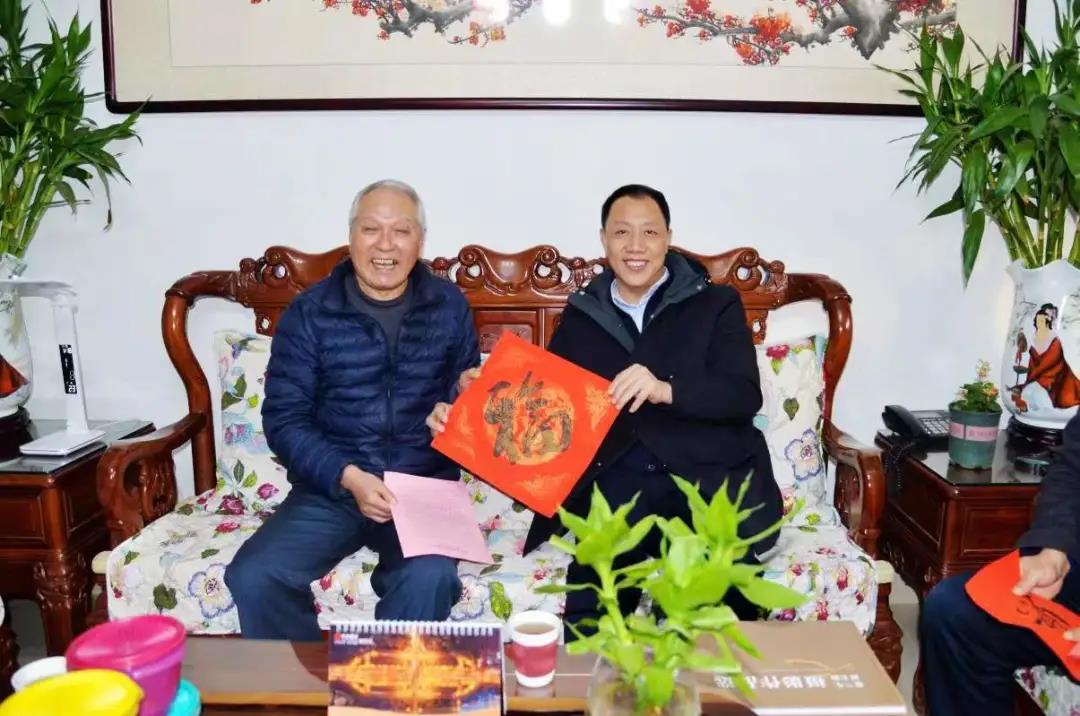 春节将至岁寒情深1月18日市政府国资委党委书记主任张军卫走访慰问老